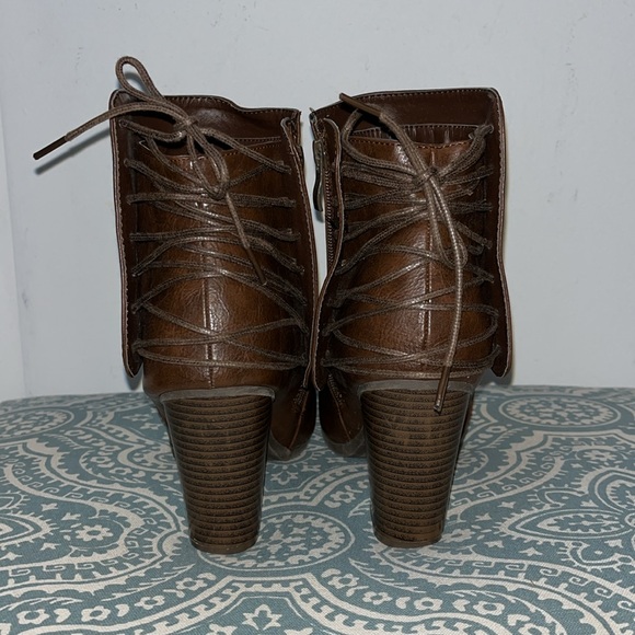 TG Brown ankle boots with lace up detailing - Picture 3 of 14